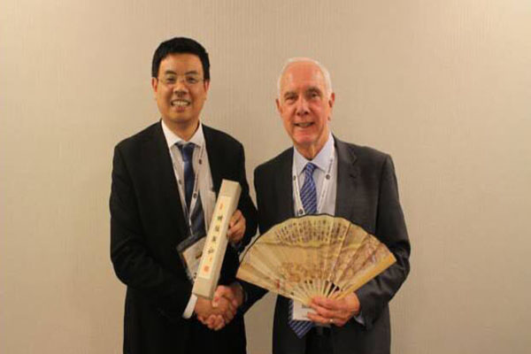 蜂奧生物張勇董事長拜會國際蜂聯領導